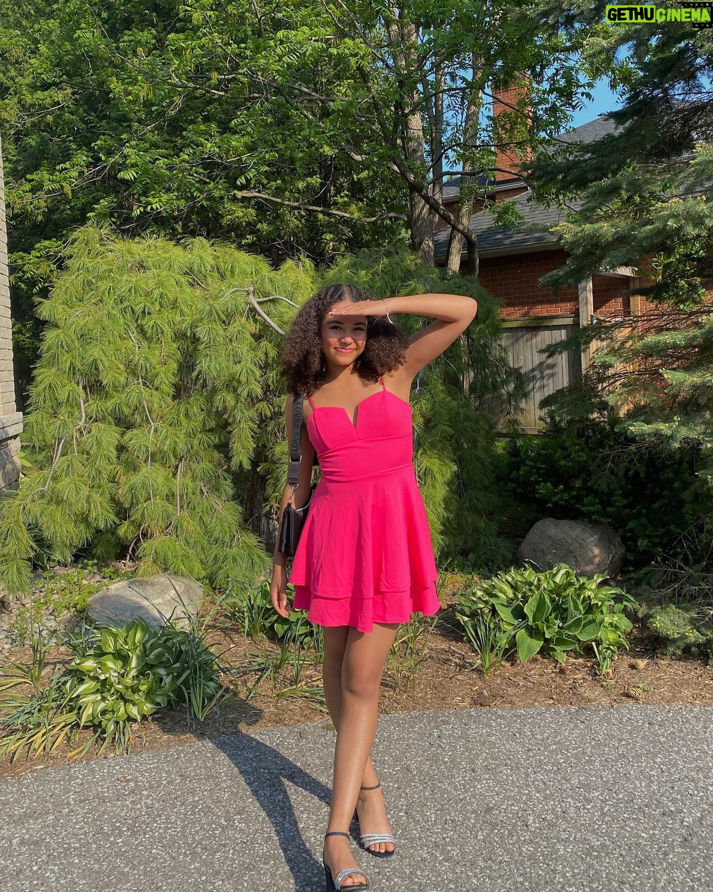 Millie Davis - 10K Likes - cant tell what’s brighter…the sun or my dress??💕