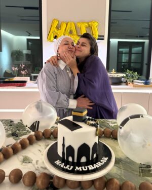 Mina Al Sheikhly Instagram - حج مبرور و سعي مشكور يا قلبي ♥️ 
نحبج هواية ننه @siham.jarjees 

#myhappymoments #minasjourney