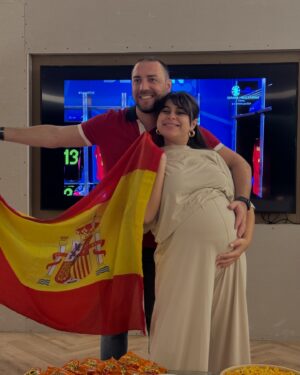 Mina Al Sheikhly Instagram - عيني البارحة اسبانيا 
🇪🇸 ربحت الكاس و لازم نشجع الحب و جماعاته ♥️

همزين العراق مجان يلعب همزيننننن جان ولدت و اجه النونو 😂

#myhappymoments #minasjourney