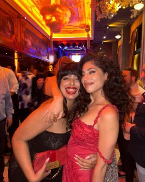 Mina El Hammani Instagram - Ayer pasamos una noche muy bonita en el aniversario de @gqspain ❤️

Siempre con mi amiguita @marianasalazar.r te adoro 🌹🌹🌹🌹🌹
