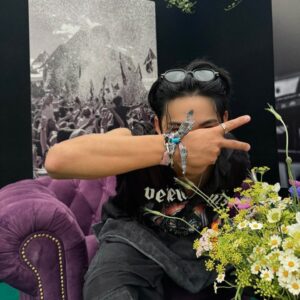 Mingyu Instagram - SEVENTEEN right here 
Making History at Glastonbury❤️‍🔥

#glastonbury