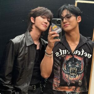Mingyu Instagram - SEVENTEEN right here 
Making History at Glastonbury❤️‍🔥

#glastonbury