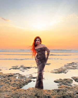 Minty Fresh Instagram - 🌅 

Photo @jerichopittalis 
Dress @goddess.aathena 
Hair @salvadorshine
