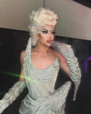 Minty Fresh Instagram - Mint Condition 💚💫
#Dragcon LA 2024 Day 1

Wearing @klvnqnbrrs 
Hair @forgotslocks