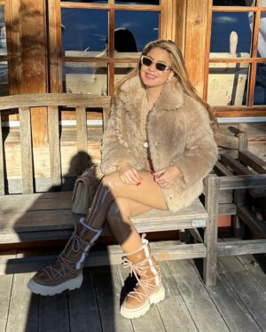 Mirela Mendoza Instagram - Megeve photo dump✨

#beextraordinary #skiweek #travellover #familytime #france