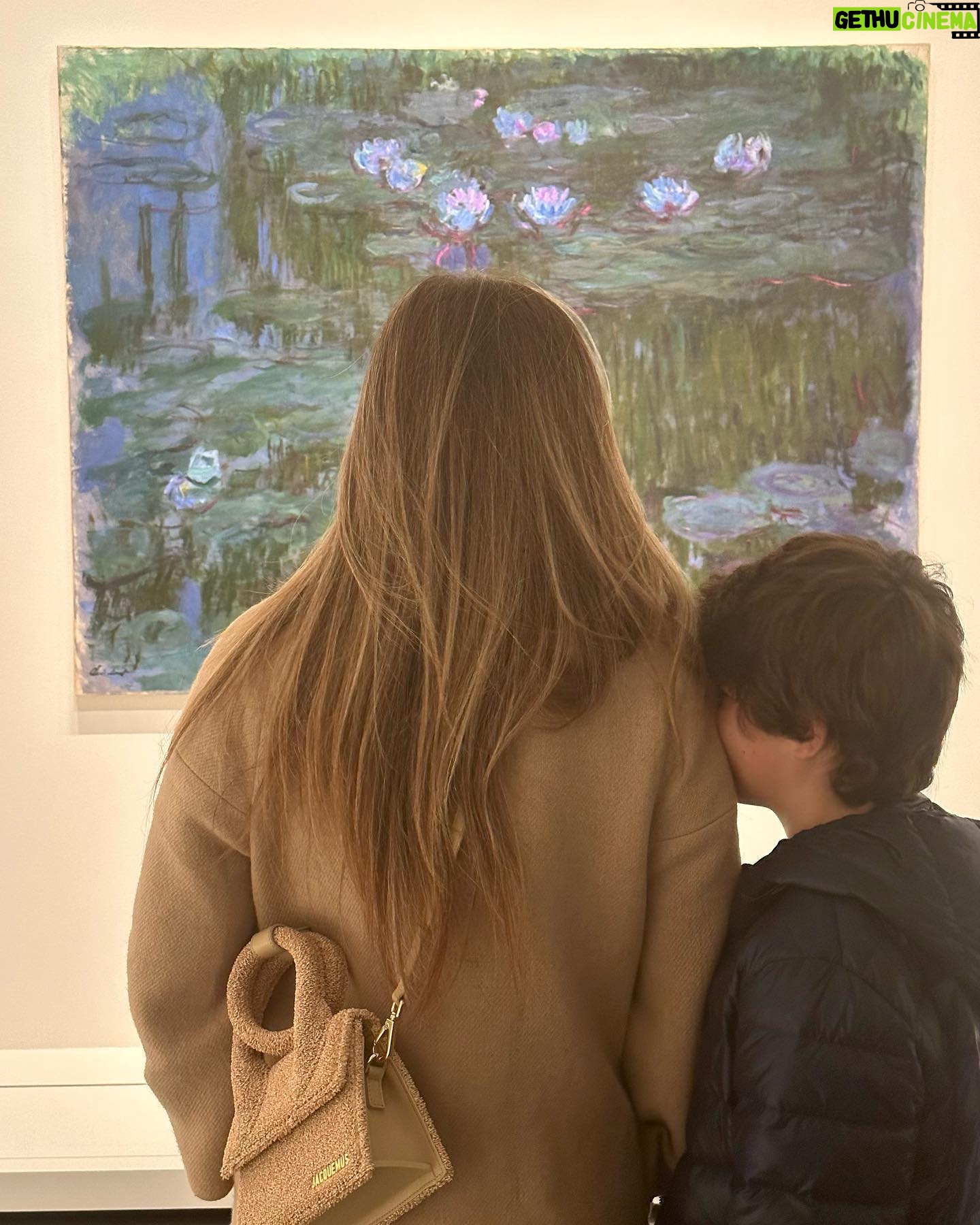 Mirela Mendoza - 3.5K Likes - Sunday ✨
#beextraordinary #paris #france #foundationlouisvuitton #monet