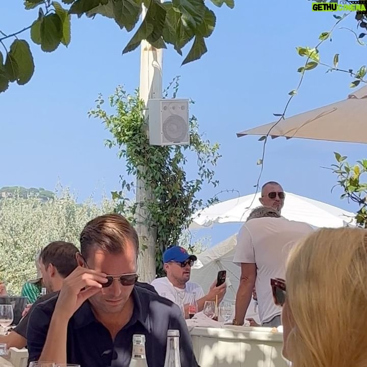 Mirela Mendoza - 2.8K Likes - Mirela actúa como si no tuvieras a tu actor favorito al frente😱🤩🙈
#sttropez #france🇫🇷 #summer #loulou @loulourestaurants