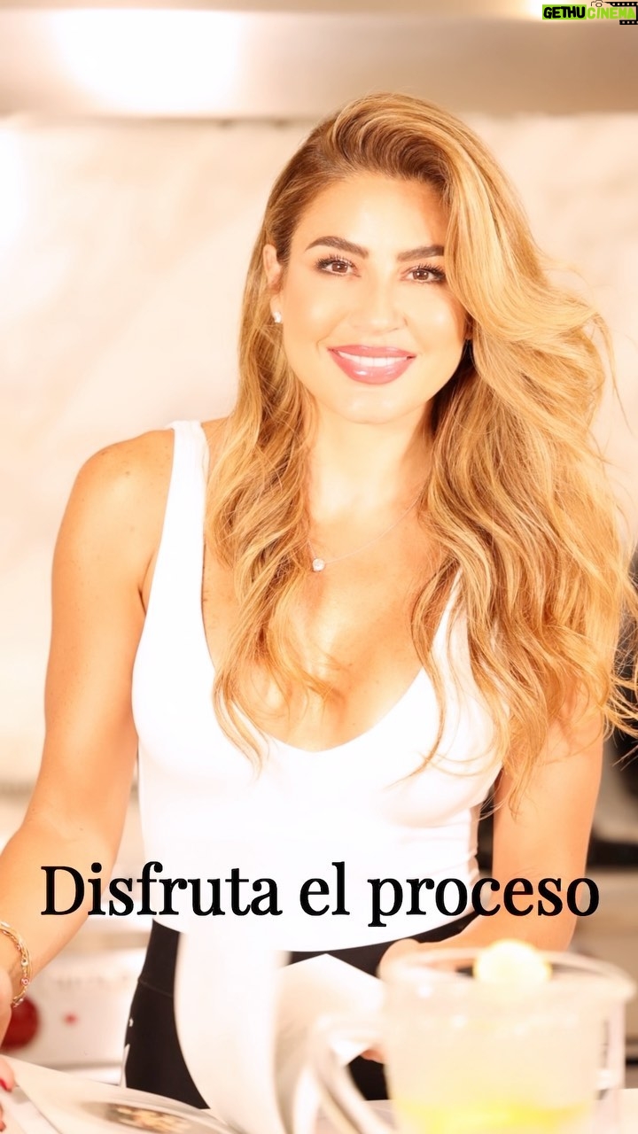 Mirela Mendoza - 3.3K Likes - 6 TIPS QUE TE AYUDARÁN A MANTENER UNA VIDA SALUDABLE ✨👇
1. Entrena
2. Toma mucha agua
3. Manten el balance
4. Controla la porciones
5. No te castigues
6. Disfruta el proceso
#beextraordinary #RetoMejorqueNunca #MejorqueNunca #MirelaMendoza #fitnesslife #fitnesslive #rutinadeejercicios #betterthanever #beextraordinary #reto21dias #miami #fitness #fitnessmotivation #healthylife #womenempowerment