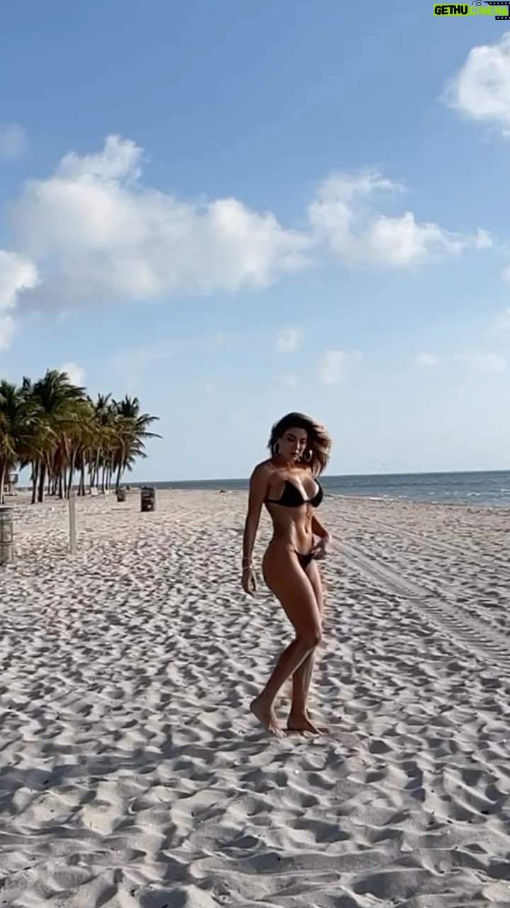 Mirela Mendoza - 6.8K Likes - Miami ✨