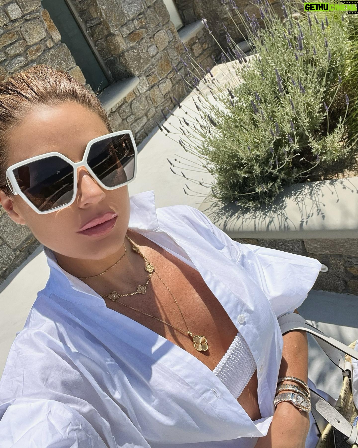 Mirela Mendoza - 3.4K Likes - 🤍 @principote_mykonos 🧿
#beextraordinary #traveldiaries #mikonos #summer #principotemykonos #mendozamirela