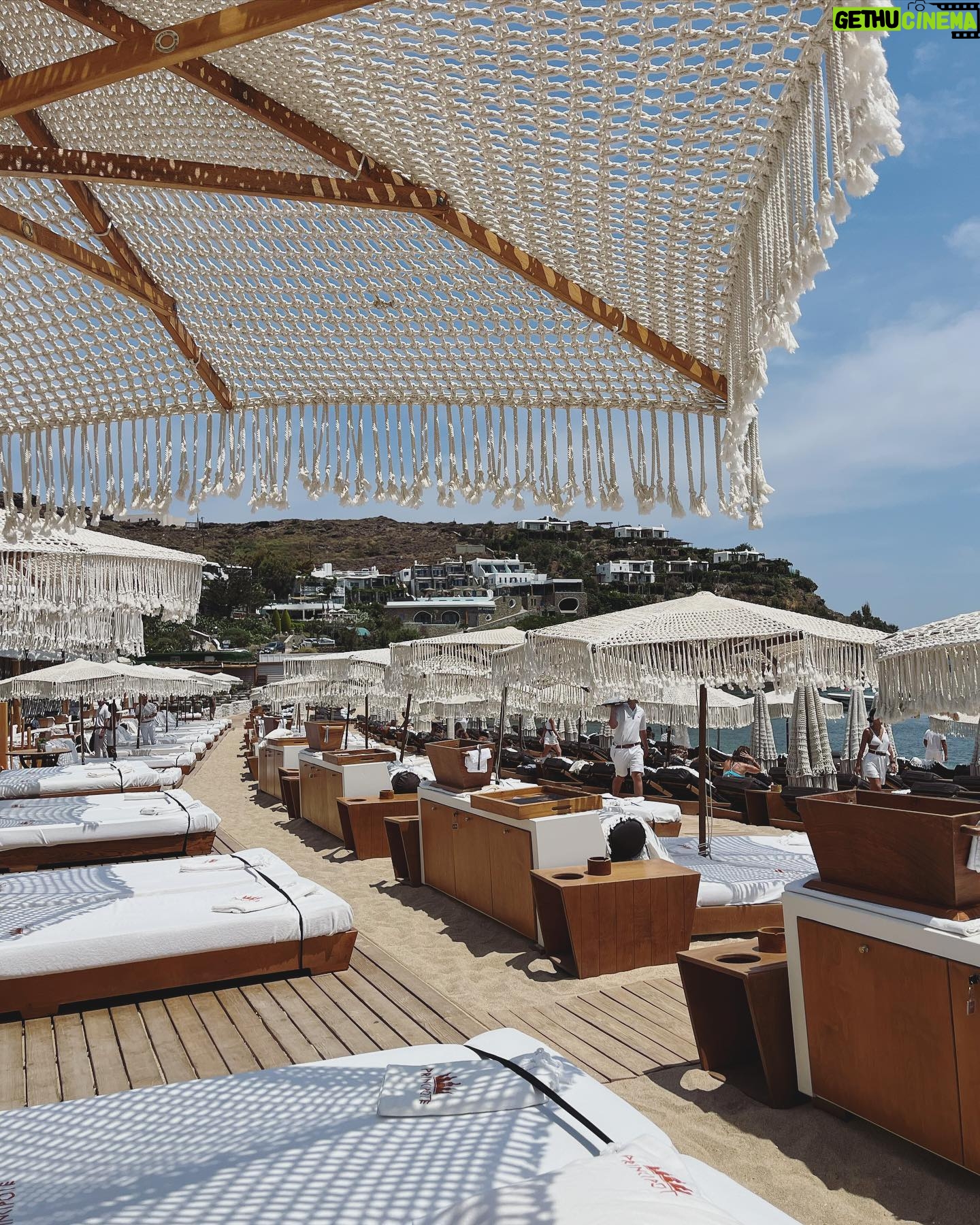 Mirela Mendoza - 3.4K Likes - 🤍 @principote_mykonos 🧿
#beextraordinary #traveldiaries #mikonos #summer #principotemykonos #mendozamirela