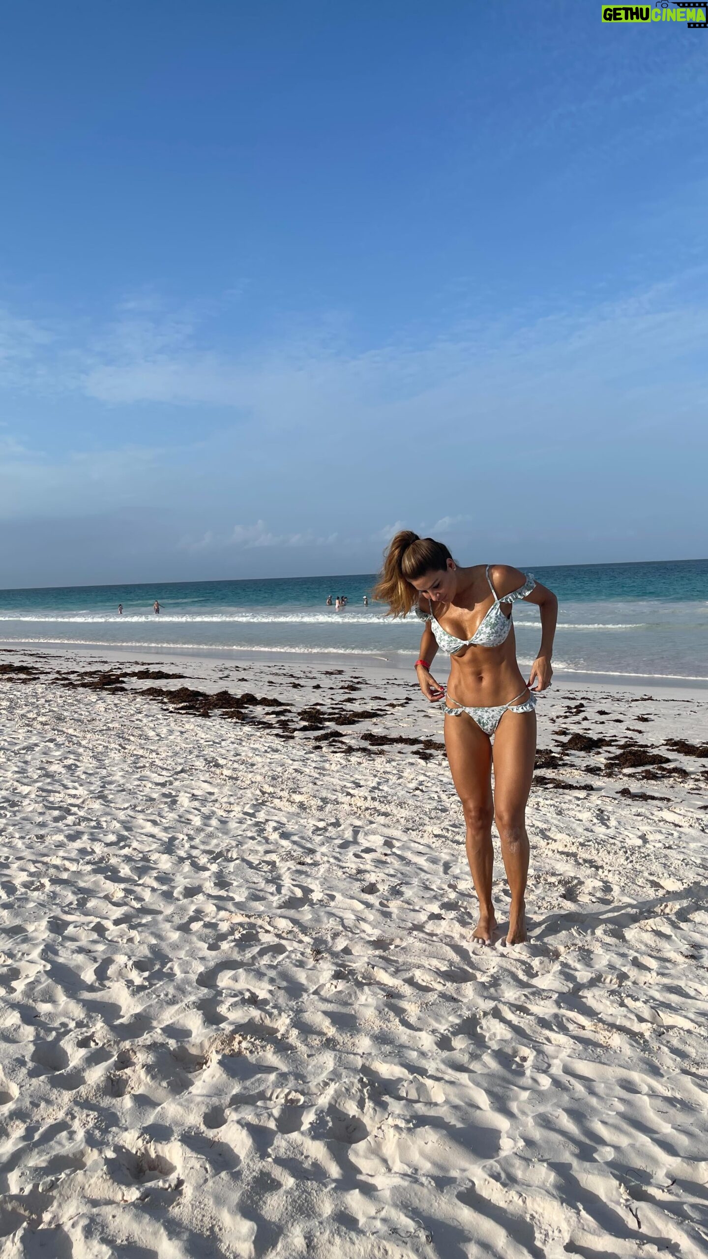 Mirela Mendoza - 6.7K Likes - Contando los días 🥰 🔜 #beach #fromthecaribbean