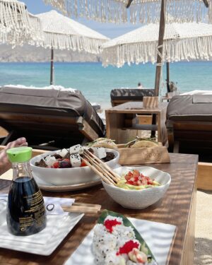 Mirela Mendoza Instagram - 🤍 @principote_mykonos 🧿

#beextraordinary #traveldiaries #mikonos #summer #principotemykonos #mendozamirela