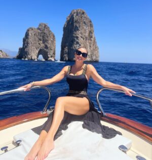 Mirela Mendoza Instagram - 📍Faraglioni 🇮🇹
 
#beextraordinary #italy #capri
#summer #familytime