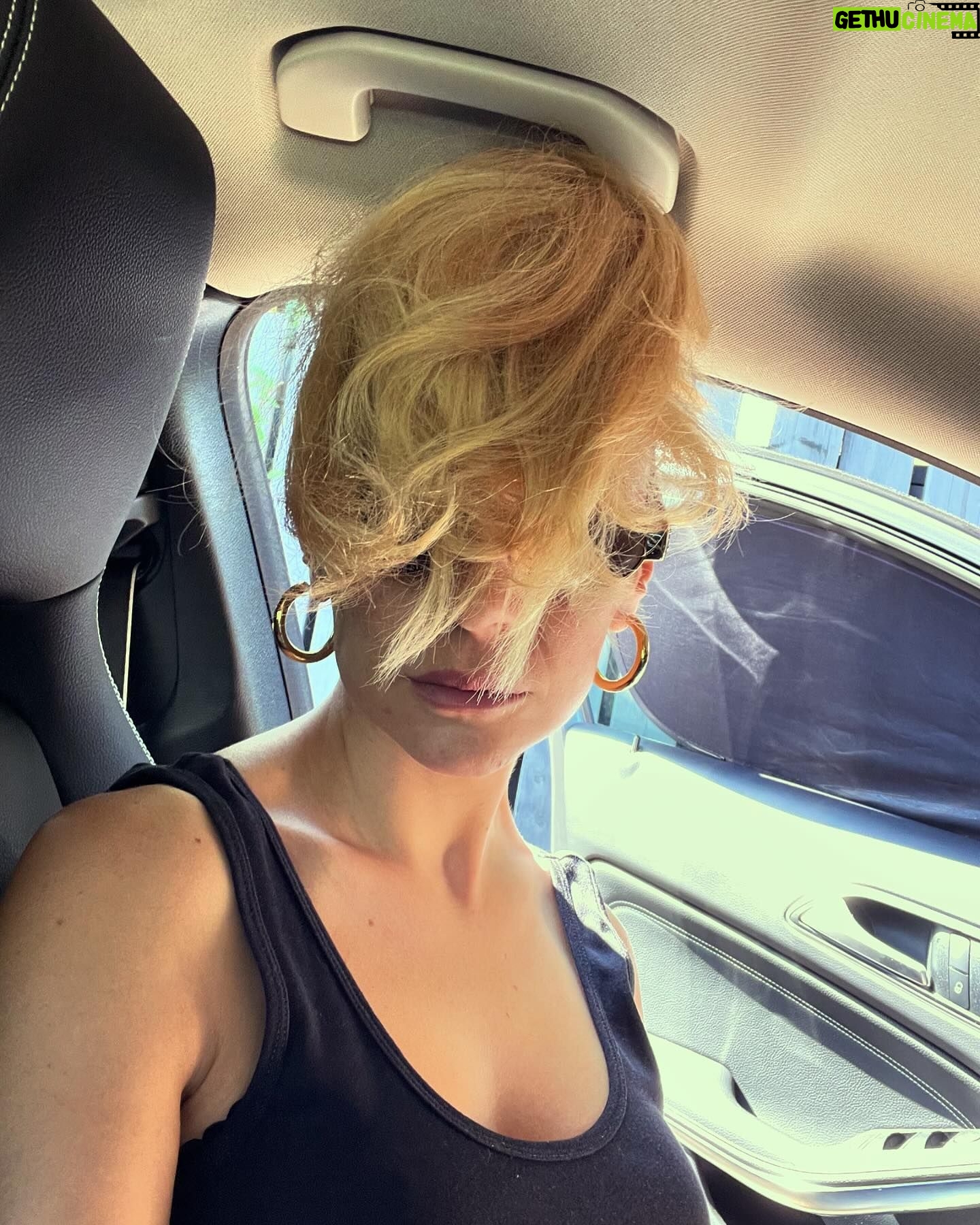 Miren Ibarguren - 8.3K Likes - Últimos días de rubia al calocher de Madrid.