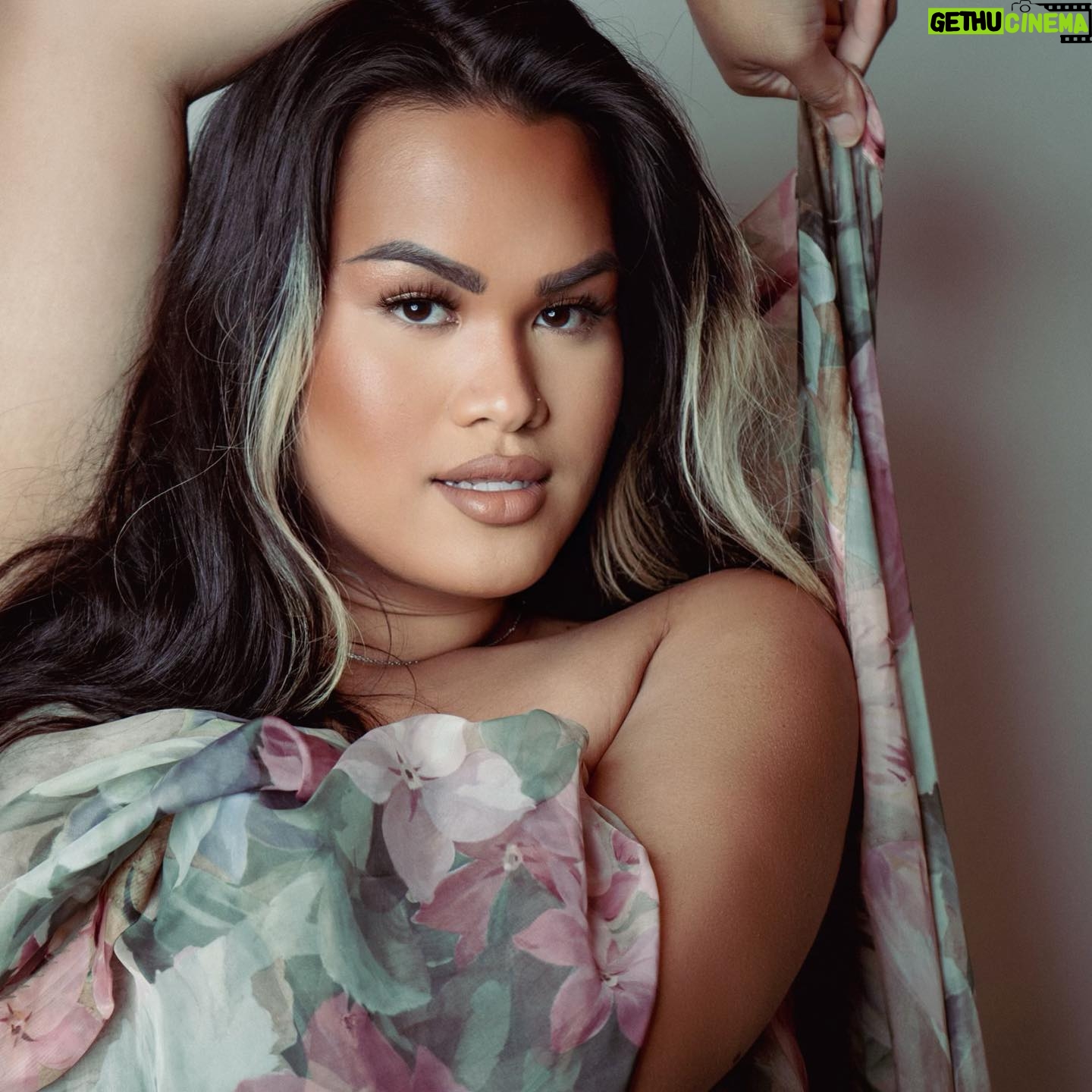 Miss Kay - 17.8K Likes - Today is International Transgender Day of Visibility ! HAPPY DOLLS DAY TO ALL MY DOLLS !