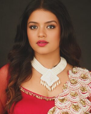 Mitali Nag Instagram - Too glam to give a damn ✨😉

Stylist: @the_neerajpandey 
Outfit: @labelayushiagarwal 
Make Up: @persian.brush 

#mitaalinag #fashion #makeup #collab #indianactress #dusky #333