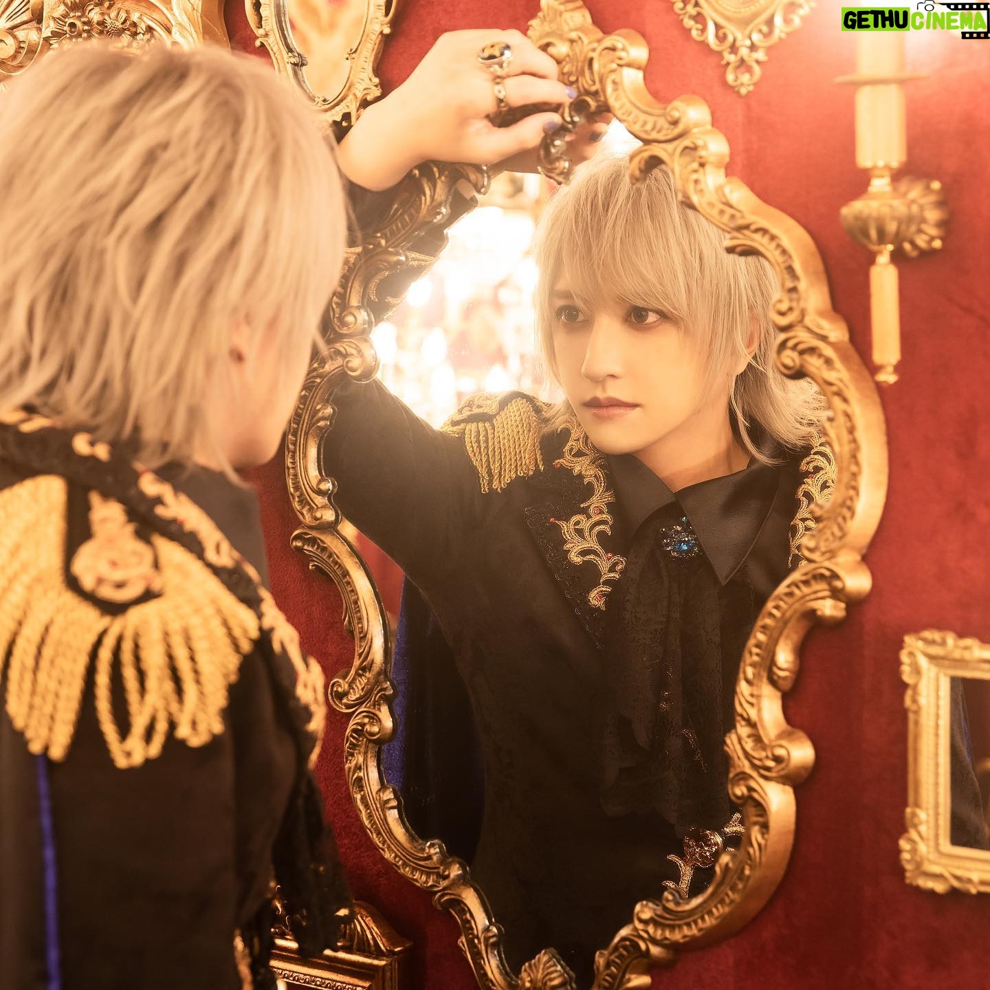 Miura Ayme - 10K Likes - .
Mirror mirror on the wall, who's the fairest of them all?🪞
.
.
.
.
#visualkei #キャバクラ #ホスト #vkei #shibuya #アニメ #キャバ嬢 #uk #v系 #東京 #渋谷 #ukcosplayer #コスプレ #cosplay #コスプレイヤー #akihabara #ldn #ヴィジュアル系 #cosplayer #ミウラアイム #歌舞伎町 #メンズアイドル #ObeyMe #shallwedate #乙女ゲーム #otomegame #otomegames