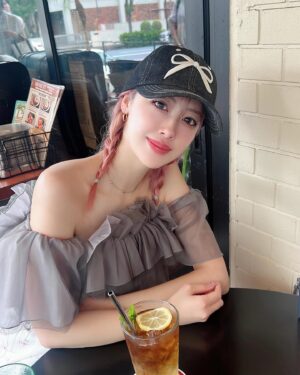 Miyabi Natsuyaki Instagram - 🩷🍹🌺

I today*ଘ(੭*ˊᵕˋ)੭*♡
いとこのれいなとお出かけ〜🫶🏻
次こそパンケーキたべよ🥞