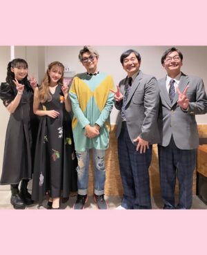 Miyabi Natsuyaki Instagram - 先日イベントで着用していた
@amerivintage のワンピお気に入り♡
フルーツの柄って珍しくて
一目惚れしちゃった〜🍇🩶

明後日4/6〜7はライブです♡
青森Quarter（青森） / 郡山Hip Shot Japan (福島）
どちらもゲスト出演させて頂きます💕
よろしくお願いします🎀

4/13 @rosy_kelly.m.m 
ポップアップ♡
詳細は追ってお知らせ致します💗

そして4/28(日)には
「備前焼フェア(春)～春の備前焼まつり～」にも
初出演させて頂くので、遊びに来てくれたら
うれしいなぁ〜💕💕
お待ちしておりますっっ໒꒰ྀི ｡˃ ▿ ˂｡꒱ྀིა🌸

【場所】
備前市立伊部小学校体育館 (岡山県備前市伊部1415-2)
【日時】
4月28日(日)
＊ステージ時間は後日発表します。
【出演】
夏焼雅・Bitter & Sweet

ビタスイのおふたりとも
コラボも考えていますので
お楽しみに💓