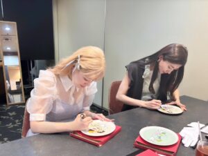 Miyabi Natsuyaki Instagram - memory🫶🏻

💜birthdayイベント開催のお知らせ💜

8/25（日）バースデー当日に
イベントしま〜す♡🧁
˚*.꒰夏焼雅BIRTHDAY PARTY！〜
VIPルームにようこそ～꒱.*˚🥂✨

こちらのチケット申し込み受付が
スタートしてます🎟️💕
受付期間が2024年7月5日（金） 
17:00まで🎀🩶

当日にイベントできるのが
意外とレアだったりするので♡
みんなにお祝いして頂けたら
とってもうれしいです🩷🥳
お待ちしています✨

#BD
#バースデーイベント
#夏焼雅