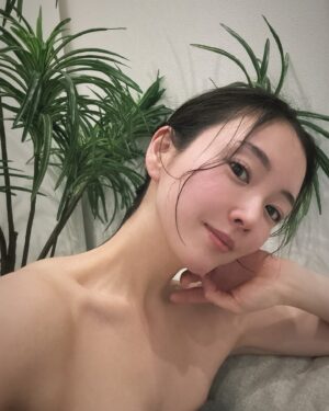 Miyako Sono Instagram - 3日間のファスティング終えたー‼︎
今日から3日間回復食スタート🥹🥑✨

食べることが大好きでお腹すいたが口癖のわたしが年に数回やる理由は、いつも健康で美味しいものを食べられるように
乱れた食生活で疲れた内臓を休ませて、身体を正常なリズムに戻すよ！

断食中と話すと、苦しくないの？とかよく耐えれるねとか
食事制限じゃだめ？とか聞かれるんですが、慣れてくると苦しさよりも、ワクワクしあわせを感じるようになるよ〜🫶数日間食べることを断つと体の中を思いっきりリセットできるし、何よりお肌がきれいになる！健康と美容のためなら前向きにできるから楽しんでやっています〜

 
腸内環境を変えると人生が変わる！と聞いたので
もっともっと腸活がんばっていい菌GETするよ！
特にヤセ菌増えてほしいな。

#fasting