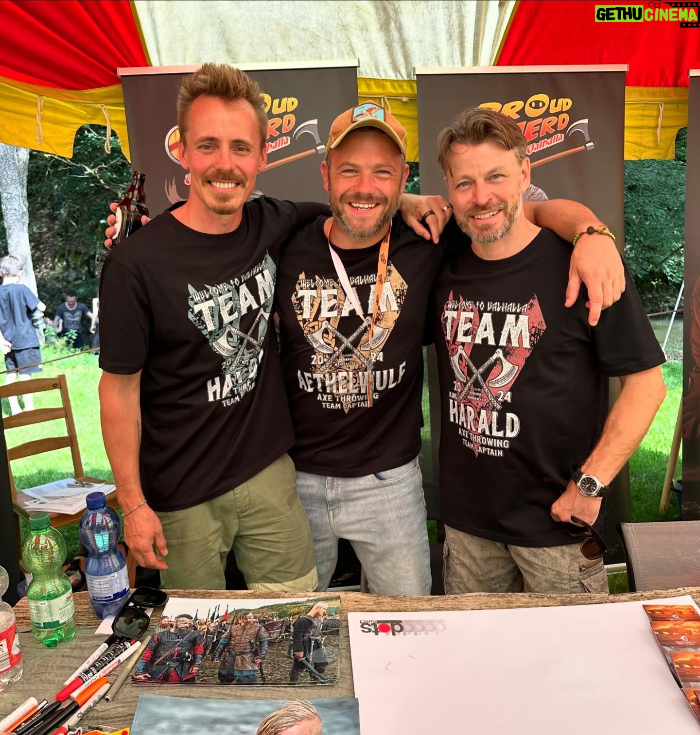 Moe Dunford - 2.7K Likes - Wonderful couple of days , 🇩🇪 @proudnerdconventions out in the woods 🐕 ⛰️🦉🔥 🌲 🪓 #Vikings
*oh & @olde_world_craftworks @dancing.shieldmaiden congrats on yere wedding!* 🤪🥂