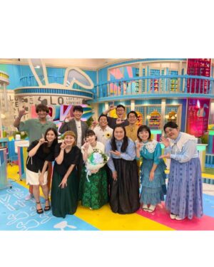 Moe Kamikokuryo Instagram - ⁡
⁡
改めて、
#ラヴィット！
月曜シーズンレギュラー、
3ヶ月間ありがとうございました！！🐰✨️
毎週月曜の朝はラヴィット！でたくさん笑っていたので、生放送後も一日がすごく楽しく過ごせていました！
やっぱりラヴィット！の力って凄いな〜💭✨️
と実感しています！
出演させていただいてからより大好きになった番組！💖
⁡
司会の川島さん、田村さん。
そしてレギュラーの
馬場さん、はるかさん、あんりさん、田辺さん、丸山さん、本並さん
と写真をとっていただきました！
本当に優しい皆さん！
また皆さんともご一緒できますように！！😊⭐️
⁡
本日の放送は
TVerで1週間限定でご覧いただけます！
また放送後の様子も、
#夜明けのラヴィット！
でぜひご覧下さいねっ💗