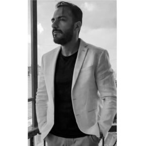Mohamed Gomaa Instagram - If the richest man in the world borrowed to take over Twitter, how rich would a person be who doesn't even care to browse it? (Note: No doubts that Elon Musk is a genius and real hero and hero’s can control others  BUT only super heros can control themselves )