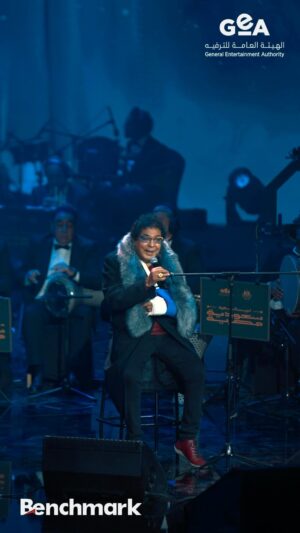 Mohamed Mounir Instagram - ☁️
‏انا بعشق السما علشان زيك مسامحه 🎵
‏الفنان محمد منير في اولى الليالي 
‏السعودية المصرية 🇸🇦🇪🇬
..
‏..
‏⁧‫#هيئة_الترفيه‬⁩ ⁧‫#بنش_مارك‬⁩
‏⁧‫#ليالي_سعودية_مصرية‬⁩
#محمد_منير #عمو_زكي 
#بنش_مارك_الرقم_الصعب