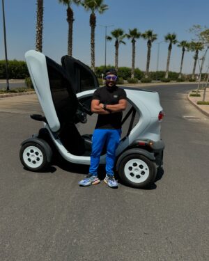 Mohamed Osama Instagram - الحمد لله جبت رُبع العربيه اللى بحلم بيها 😂❤️