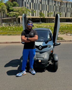 Mohamed Osama Instagram - الحمد لله جبت رُبع العربيه اللى بحلم بيها 😂❤️