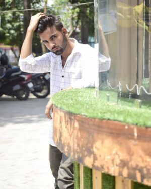 Mohd Talib Instagram - #वाक़िये  तो #अनगिनत हैं #ज़िंदगी_के,
#समझ_नहीं 🖕 आता कि #किताब_लिखूँ या #हिसाब 🤘 लिखूँ.......