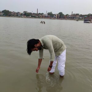 Mohd Talib Instagram - Ek hissa sahil ke sahare chorkar,
dariya doob jaata hai kinaare chorkar. 
#एक_हिस्सा_साहिल_के_सहारे_छोड़कर_दरिया_डूब_जाता_है_किनारे_छोड़कर by @mohdtalibofficially

. 
. 
. 
. 
. 
. 
. 
. 

. 
. 
. 
. 
#mohdtalibofficially  #bouncerproduction #bptv #nadi #kanpur #thoughts