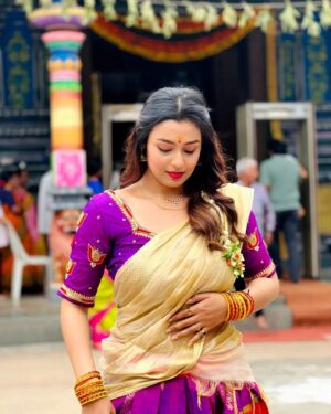 Mokksha Instagram - Bonalu ritual tried for the first time with team #AlanaatiRamachandrudu at Peddamma temple 🙏
Jay Peddamma Thalli..
Wearing @sarva.vastra
Getting ready for Aug 2nd..
Thanks to the team for giving me this opportunity..🙏
Captured by @kiran_i_con_
Hair @gsriram.makeup_hairstylist
#mokksha #born #queen #bonalu #ritual #AlanaatiRamachandrudu #telugucinema #upcoming