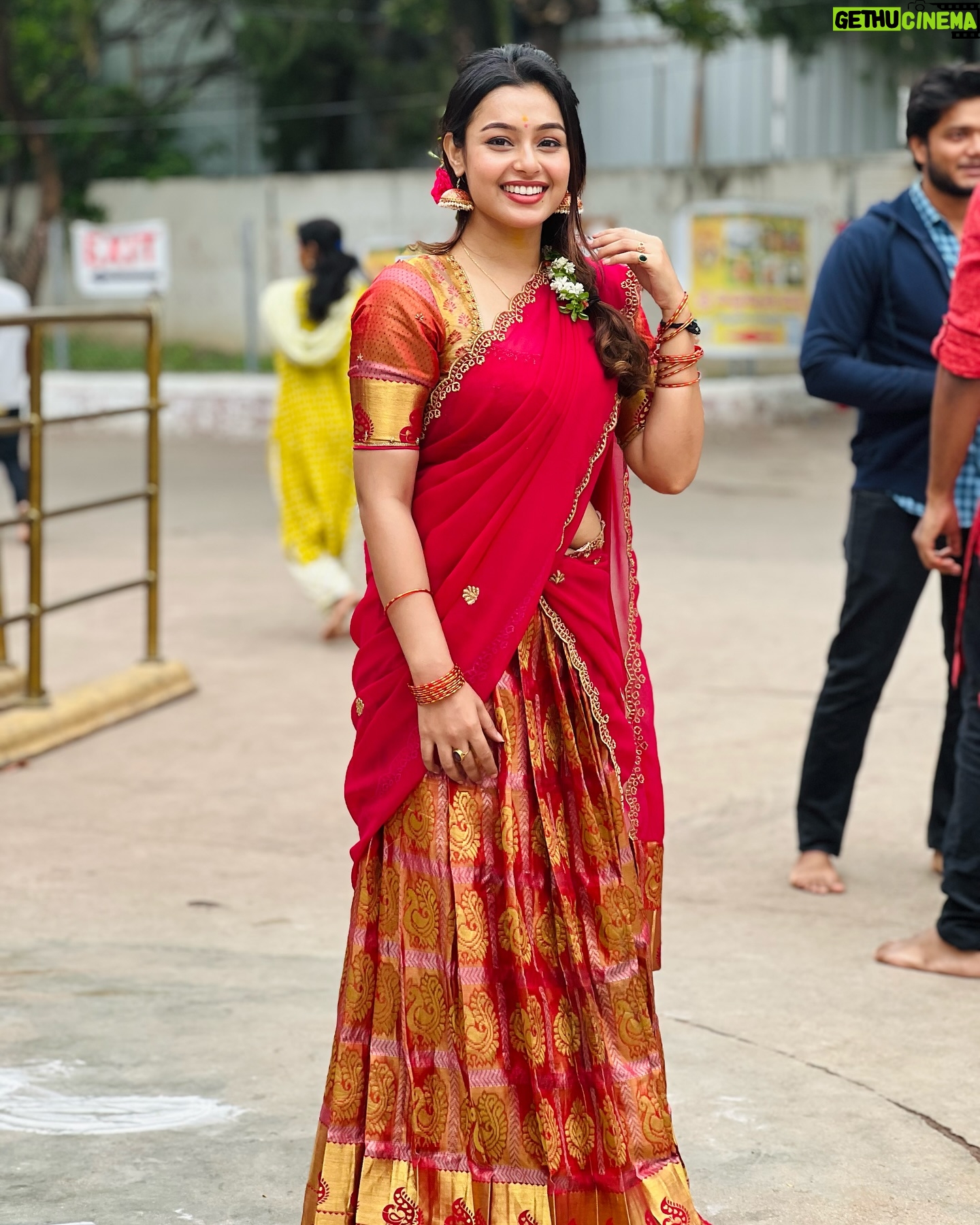 Mokksha - 12.6K Likes - Before the new beginning I reached out to Shakti Peddamma thalli and once again went to her to close the dot of the circle … 🙏🏻😊
Alanaati Ramachandrudu (@yourkrishnavamsi )2nd Aug tomorrow hits the theatres..❤️🥰😍
Captured by @kiran_i_con_
Wearing @sarva.vastra