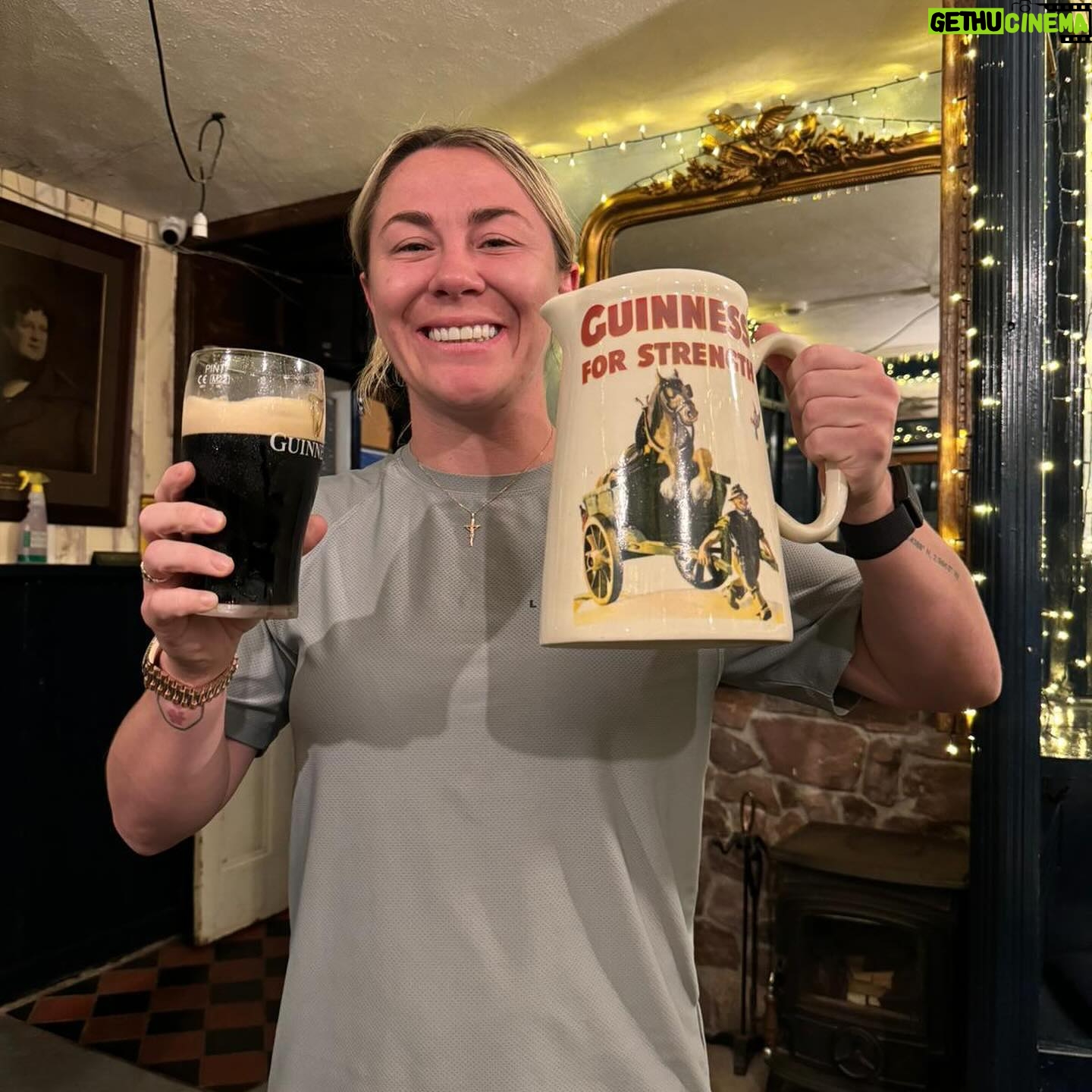 Molly McCann - 13.2K Likes - Kerry never disappoints 💚💛 down time that’s good for the soul! Family time well spent, feeling very grateful! Can’t wait for the next trip with me Fambo and doggos! 💙🤍