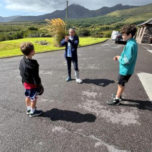 Molly McCann Instagram - Kerry never disappoints 💚💛 down time that’s good for the soul!  Family time well spent, feeling very grateful!  Can’t wait for the next trip with me Fambo and doggos! 💙🤍