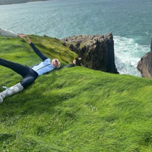 Molly McCann Instagram - Kerry never disappoints 💚💛 down time that’s good for the soul!  Family time well spent, feeling very grateful!  Can’t wait for the next trip with me Fambo and doggos! 💙🤍