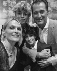 Actress Molly Sims HD Instagram Photos and Wallpapers August 2024