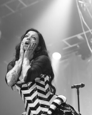 Mon Laferte Instagram - Esta noche te canto Madrid 🖤🖤 
Fotos @mayraortizph