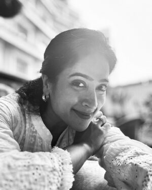 Mona Kakade Instagram - ஒறு முடிவு இருந்தால்,
அதில் தெளிவு இருந்தால்,
அந்த வானம் வசம் ஆகும்😇🧿

#monabedre 
#actor 
#selfie 
#post 
#picoftheday 
#photooftheday 
#instagood