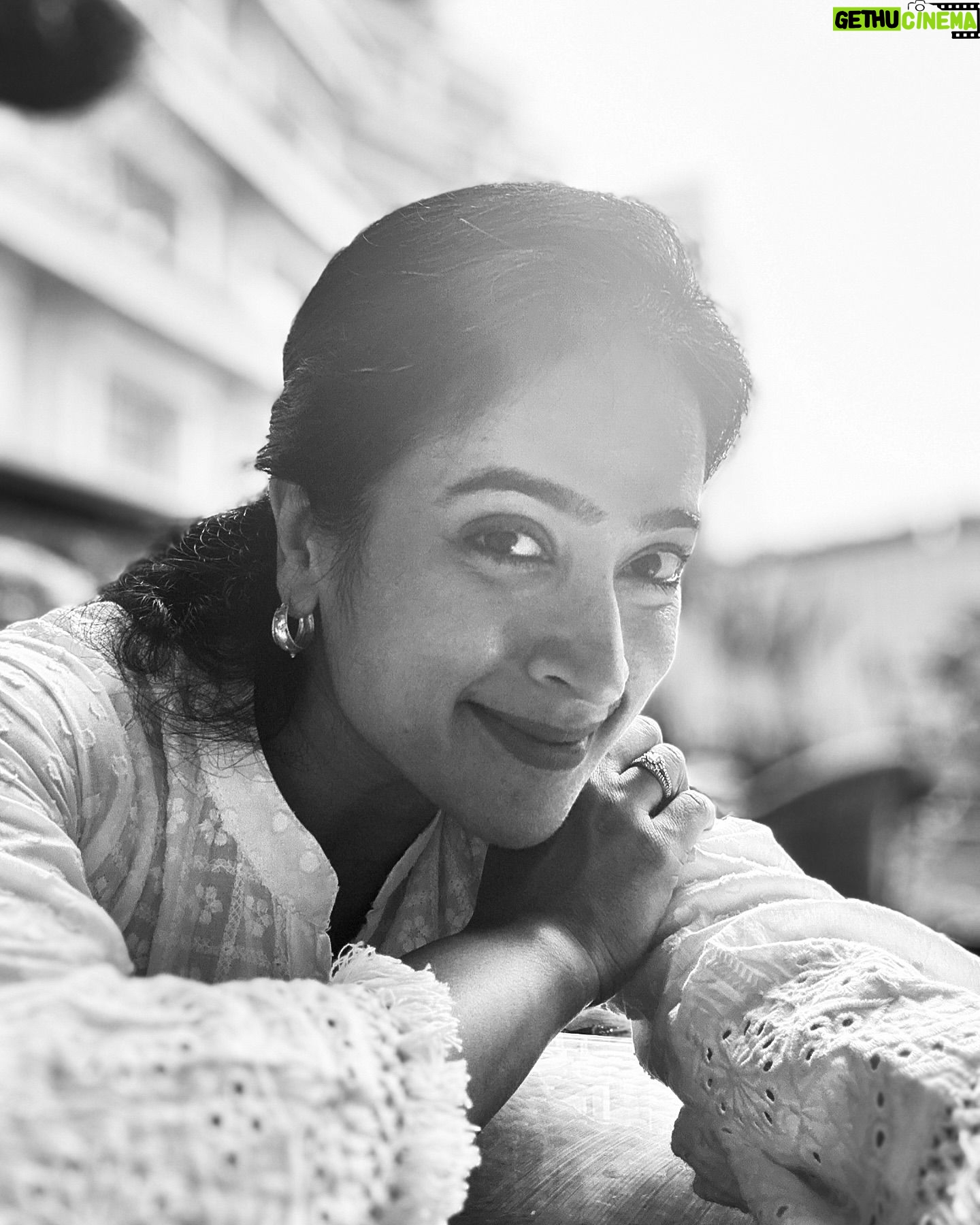 Mona Kakade - 2K Likes - ஒறு முடிவு இருந்தால்,
அதில் தெளிவு இருந்தால்,
அந்த வானம் வசம் ஆகும்😇🧿
#monabedre
#actor
#selfie
#post
#picoftheday
#photooftheday
#instagood