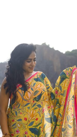 Mona Kakade Instagram - BTS 😅
Watch till the end for some original audio 🤩

Thankyou @sw__portraits 😇and 
My cheerleader @i.am.priya.k for making this happen 🤗
Saree @bhavikadevarapalliofficial 💕

#monabedre 
#actor 
#bts 
#behindthescenes 
#instagood 
#unfiltered 
#reels