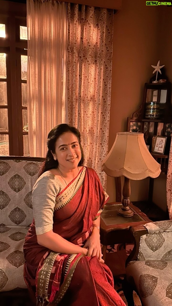 Mona Kakade - 1.2K Likes - My look for the recent ad film shoot for @hdfclife 😇

#monabedre 
#actor 
#look 
#saree 
#lighting 
#saturday 
#picoftheday 
#pose 
#photooftheday 
#instagood