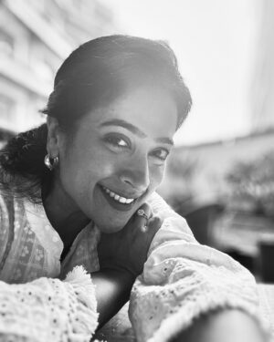 Mona Kakade Instagram - ஒறு முடிவு இருந்தால்,
அதில் தெளிவு இருந்தால்,
அந்த வானம் வசம் ஆகும்😇🧿

#monabedre 
#actor 
#selfie 
#post 
#picoftheday 
#photooftheday 
#instagood