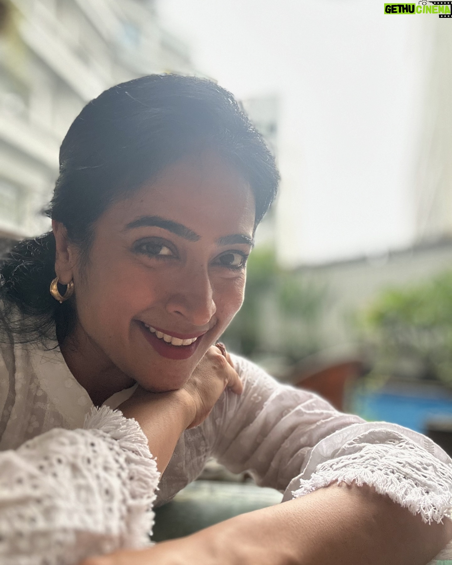 Mona Kakade - 2K Likes - ஒறு முடிவு இருந்தால்,
அதில் தெளிவு இருந்தால்,
அந்த வானம் வசம் ஆகும்😇🧿
#monabedre
#actor
#selfie
#post
#picoftheday
#photooftheday
#instagood
