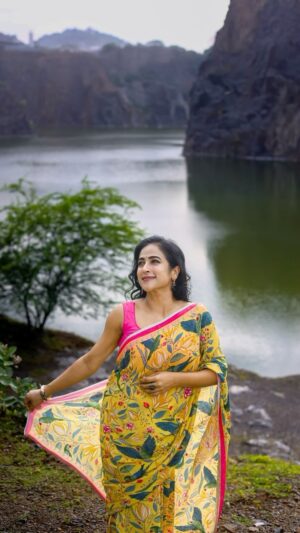 Mona Kakade Instagram - LIVE Simply,
WALK Humbly
LOVE Genuinely,
All Good Things will be yours 🫰🏽😇

📸 @sw__portraits 
Saree @bhavikadevarapalliofficial 

#monabedre
#actor 
#saree 
#post 
#picoftheday 
#reelsinstagram 
#trending