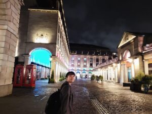 Mone Kamishiraishi Instagram - 「千と千尋の神隠し」ロンドン公演からふたたび一時帰国しました。日々が尊い気づきや会話で満ちていて、生まれて初めて日記がちゃんと続いています。忘れないからね〜〜