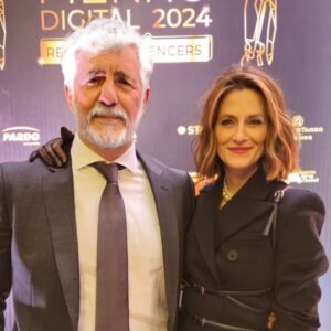 Mónica Antonópulos Instagram - Pueden seguirnos en el METAVERSO DE @ricardoylilianatv una cobertura del mundo nuevo digital única de estos señores que caen en la modernidad para traer realidad y nostalgia.